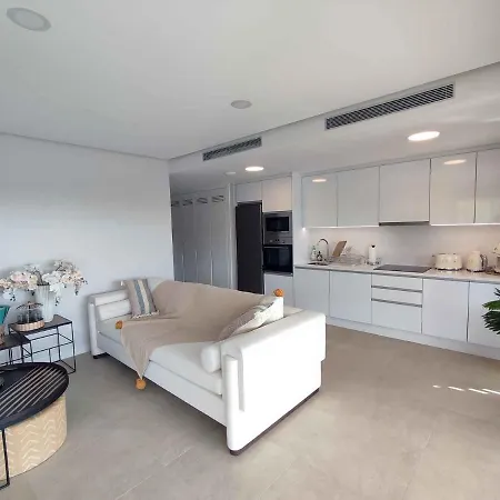 Agora 2-03 아파트 에스테포나